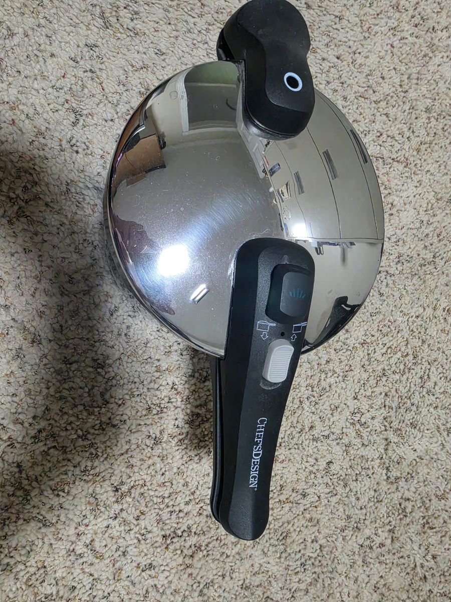 PRESSURE COOKER - Stove top NEW
