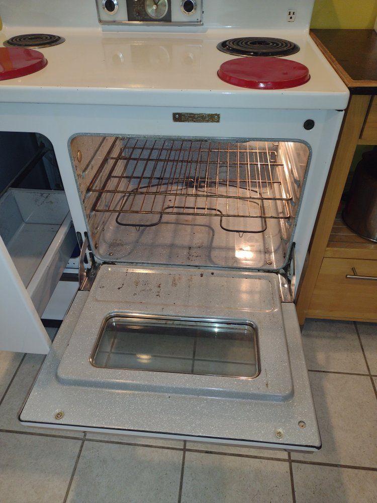 Antique GE electric stove, still works