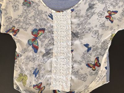 About a Girl Size XL Butterfly Lace Tie Front Top