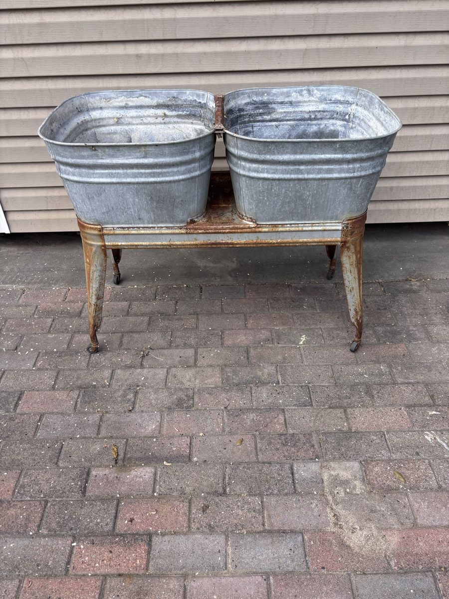 Antique/Vintage Double Washtub On Stand