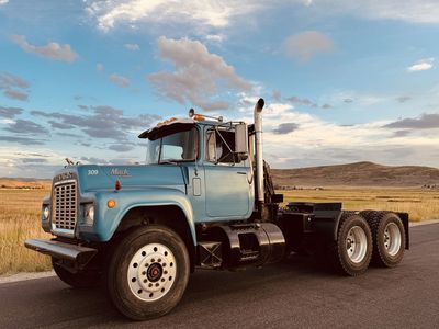 1985 Mack R Model R686ST