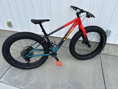 2022 Trek Farley 9.6 Carbon Frame - Large