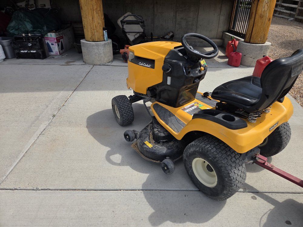 Cub Cadet XT1 LT50 50" 24HP Hydrostatic Gas Riding Lawn Mower - 84.1 Hours