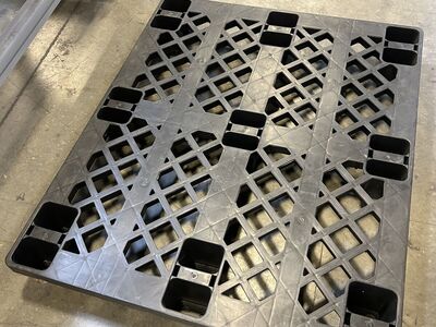 48x40 Nestable Black Plastic Pallets – Great Condition