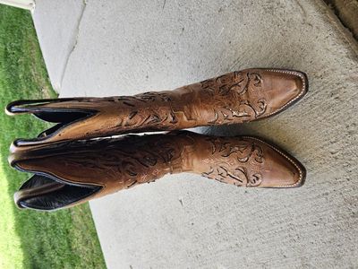 Snip toe cowgirl boots
