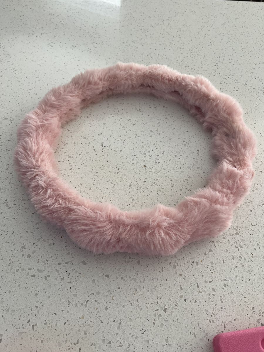 Pink Faux Fur Car Steering Wheel Cover - Soft & Fluffy Automotive Accessory