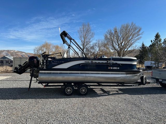 Lowe 2025 Pontoon Sf212 - Rear Fishing Set Up with Front Lounge