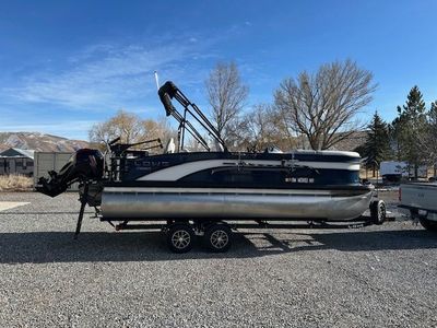 Lowe 2025 Pontoon Sf212 - Rear Fishing Set Up with Front Lounge