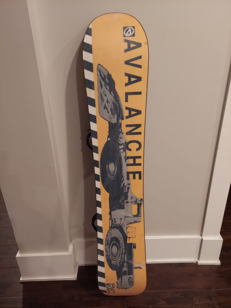 Vintage Avalanche D53 snowboard