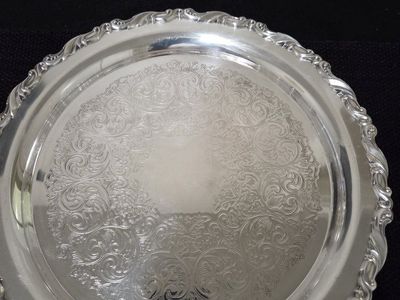 Vintage Oneida Silversmiths Georgian Scroll Round Serving Tray Platter Silver Plated Scalloped Rim