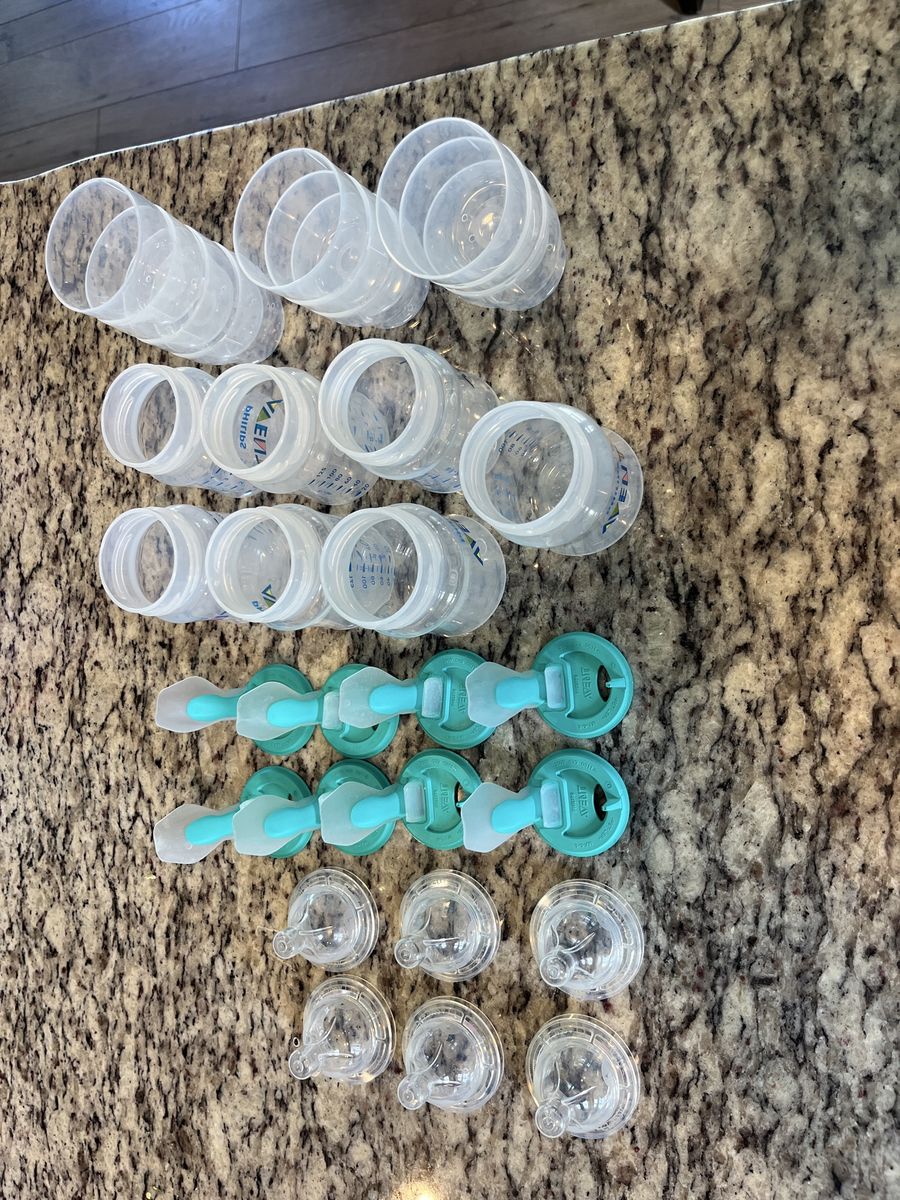 Philips Avent Classic Baby Bottle Set - 7x 4oz Bottles, 10x Storage Lids, 6x Nipples - Used