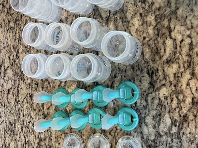 Philips Avent Classic Baby Bottle Set - 7x 4oz Bottles, 10x Storage Lids, 6x Nipples - Used