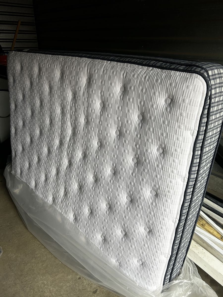 Queen serta mattress