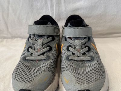 Nike Renew youth size 1 gray mesh with black and orange trim athletic shoes