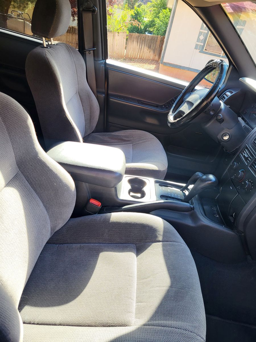 2000 Jeep Grand Cherokee Laredo