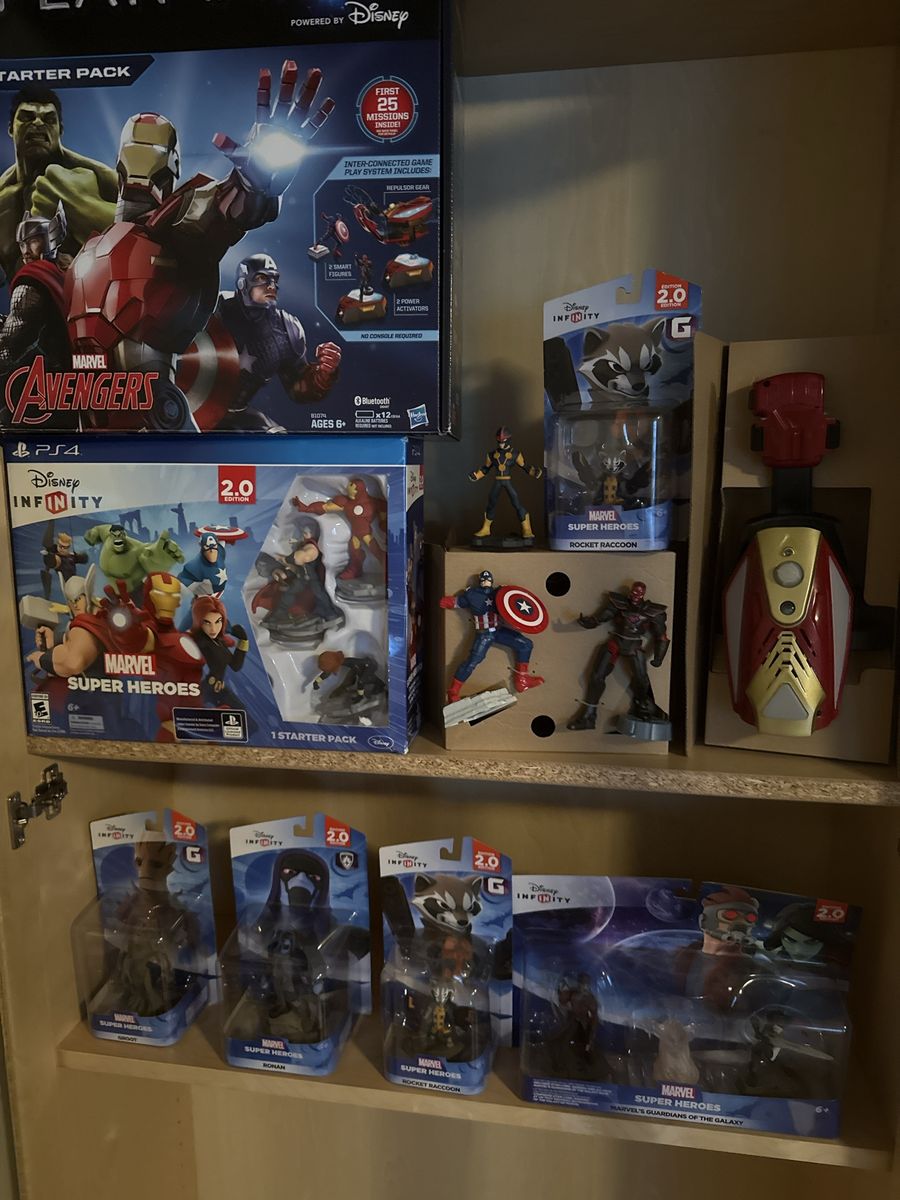 Disney Infinity 2.0 Marvel Super Heroes Starter Pack and Figure Lot
