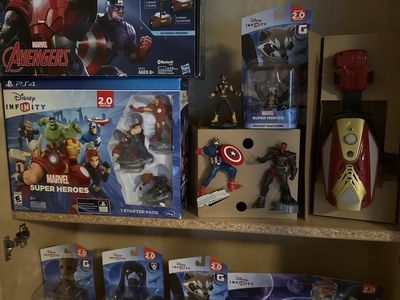 Disney Infinity 2.0 Marvel Super Heroes Starter Pack and Figure Lot
