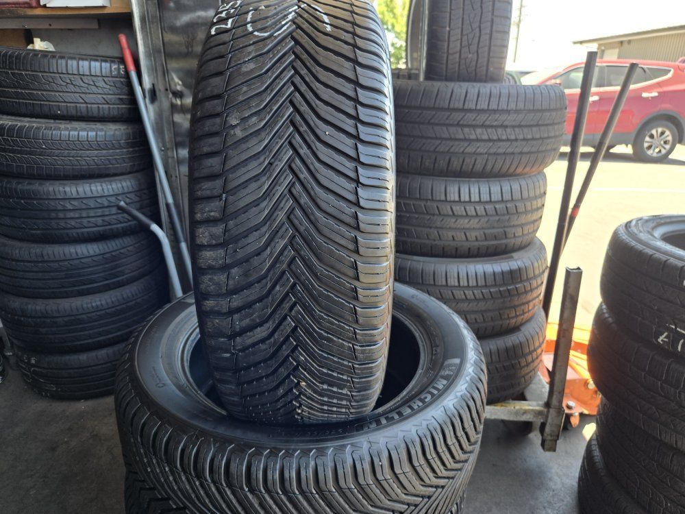 SET 235/55R19 MICHELIN CROSS CLIMATE2