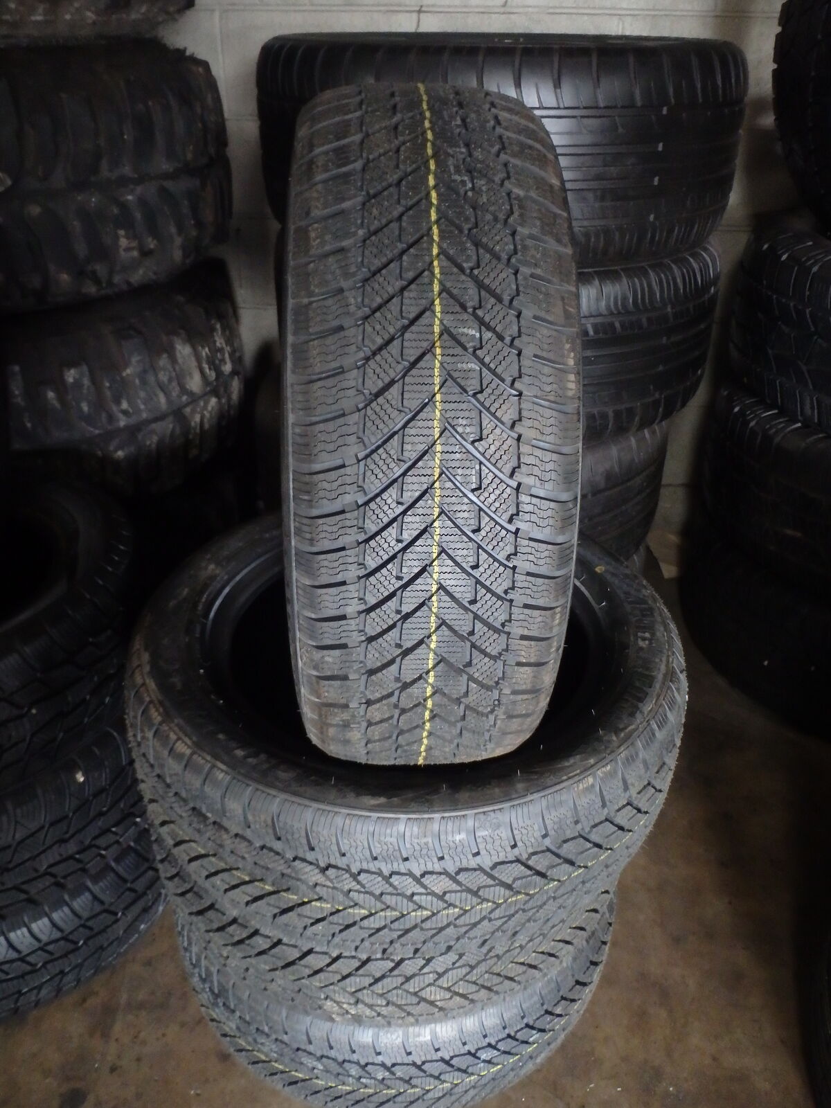 205/55R16 ARMSTRONG SI-TRAC PC SET OFNEW WINTER TIRES
