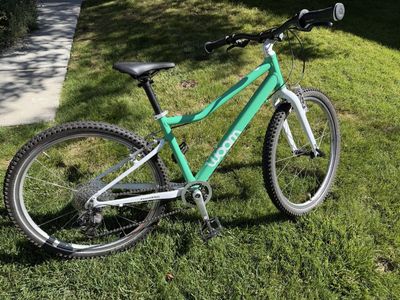 Woom 5 mint green bike