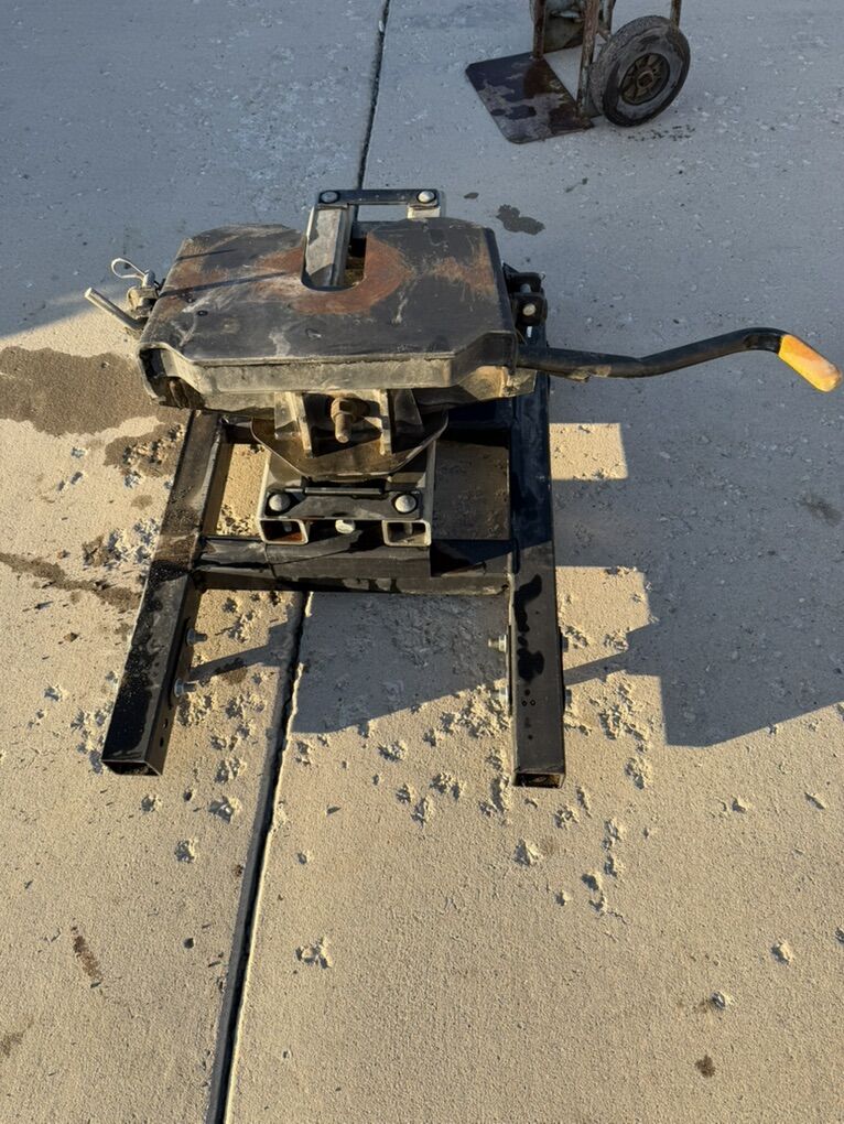 Pullrite Super Glide 5th Wheel