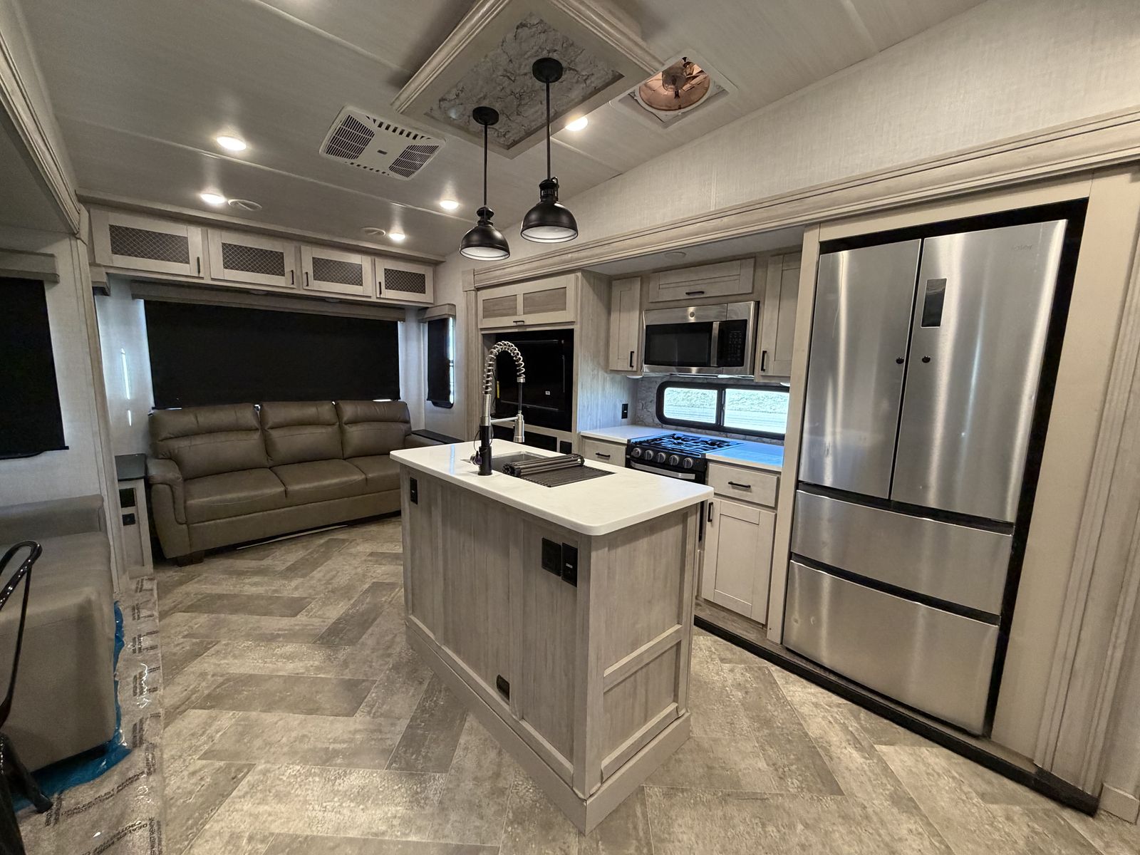 East to West Tandara 385MB