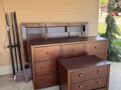 Queen Bedroom Set 3 Piece (headboard/bed frame, 7 drawer dresser, 3 drawer nightstand)