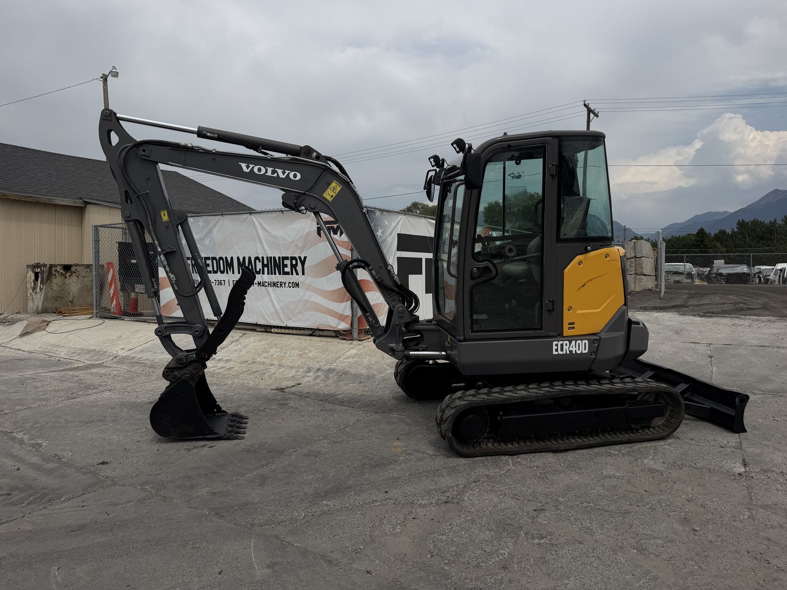 2018 Volvo ECR40D Mini Excavator Tractor With Hammer/Breaker