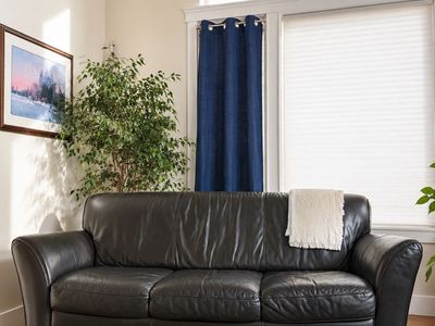 Natuzzi Genuine Black Leather Sofa – Excellent Condition