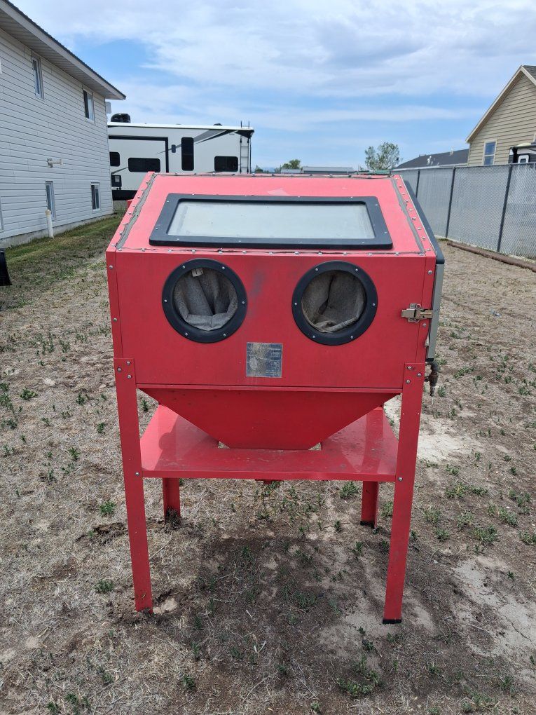 sand blasting cabinet