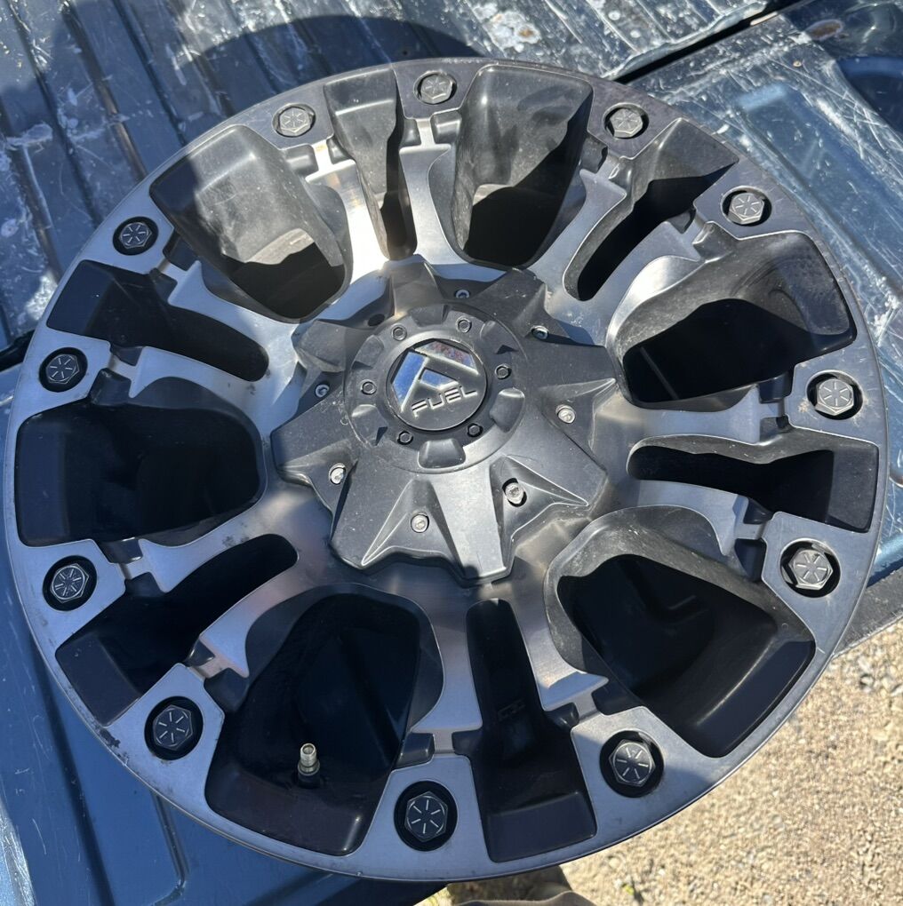 Chevy Silverado 2500 wheels