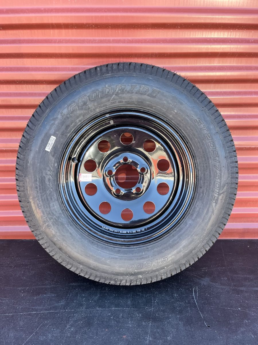 New ST 205/75 D  15 Trailer Tire With Black Rim