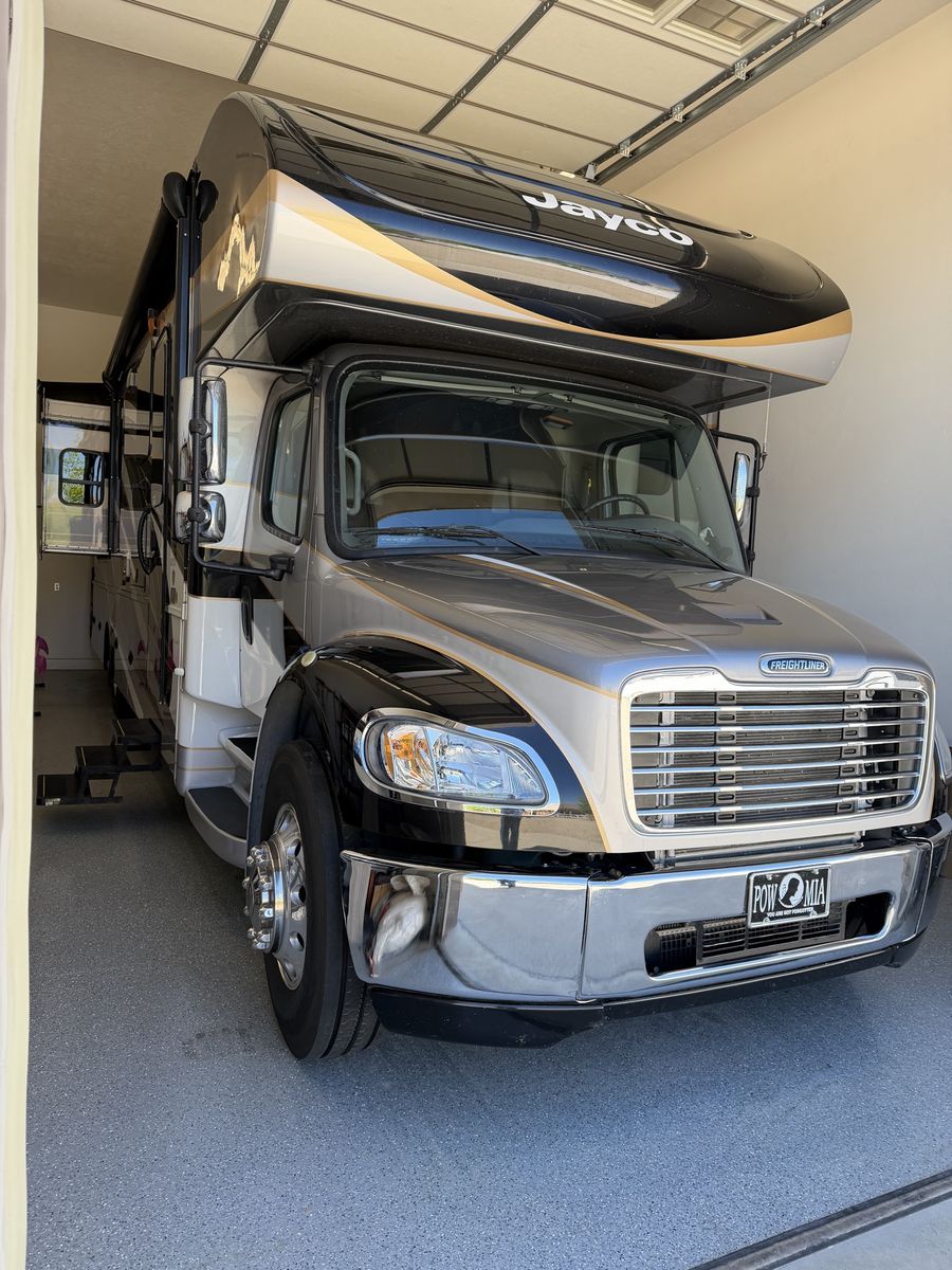 Jayco Freightliner Seneca Super C Motorhome RV