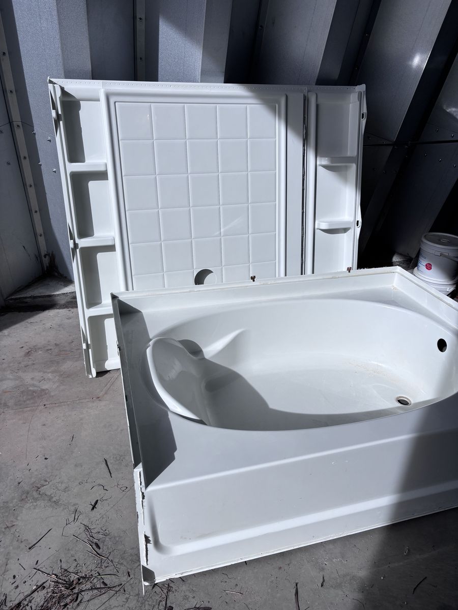 new acrylic soaker tub right handed