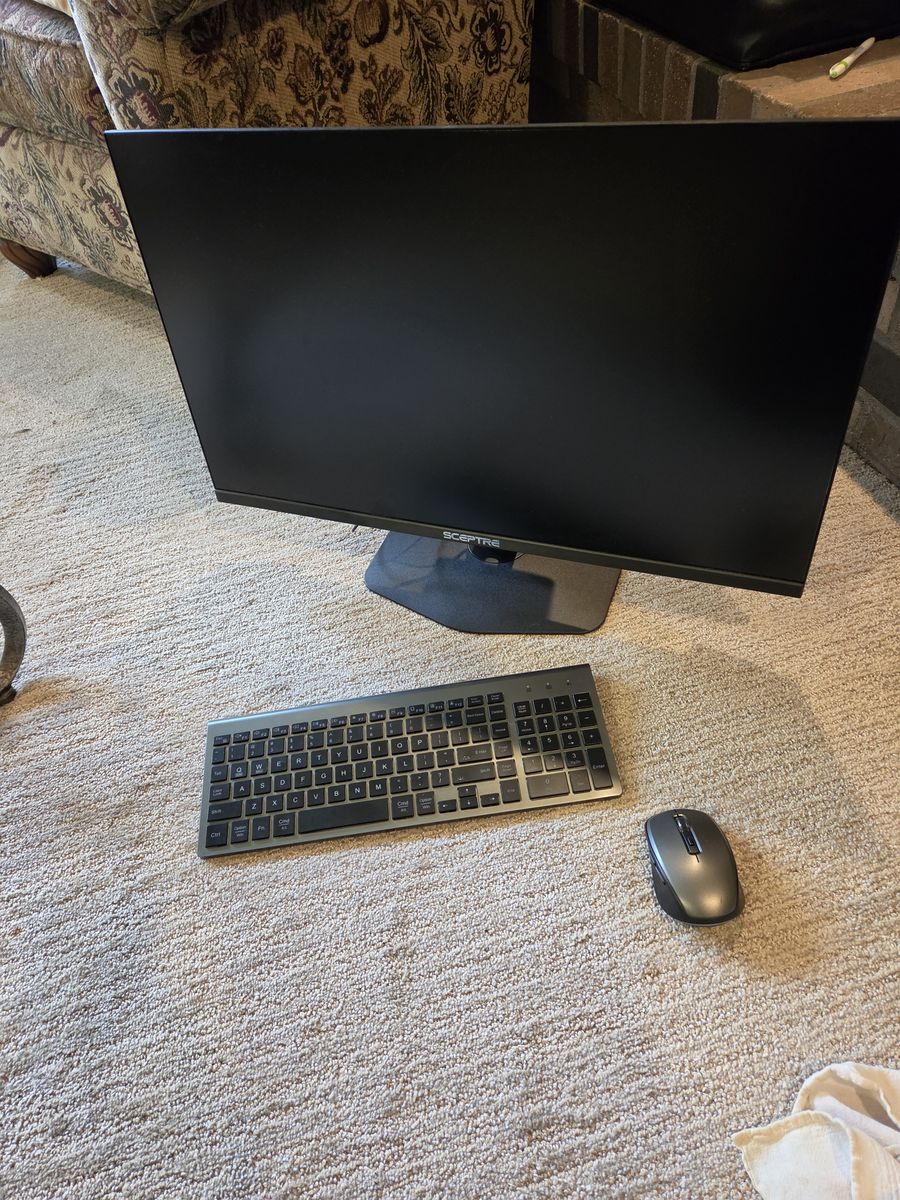 Beelink Ser5 mini PC with 27" monitor and keyboard