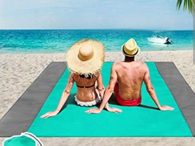 Isopho waterproof beach/picnic blanket with stakes