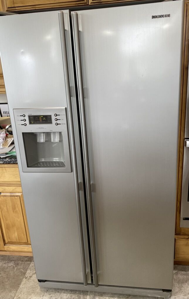 Samsung 26.1cu Side-by-Side Refrigerator/Freezer