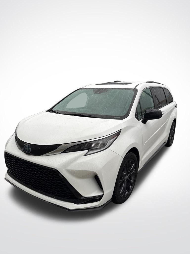2022 Toyota Sienna XSE 7-Passenger