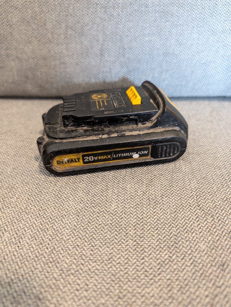 DEWALT DCB201 20V MAX 1.5Ah 30Wh Lithium-Ion Battery Pack - Used, Type 1