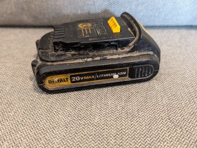 DEWALT DCB201 20V MAX 1.5Ah 30Wh Lithium-Ion Battery Pack - Used, Type 1