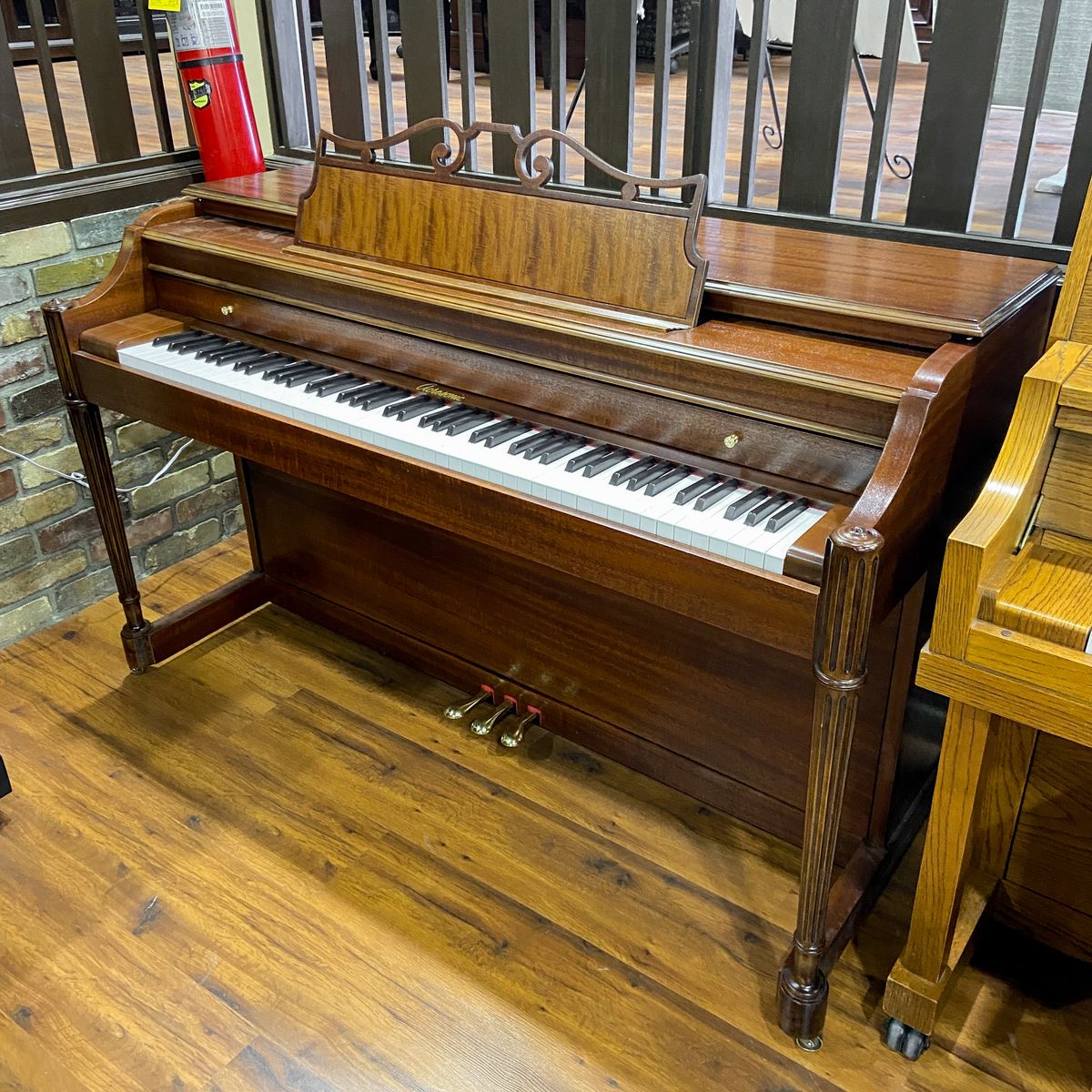 MINT CONDITION SPINET PIANO