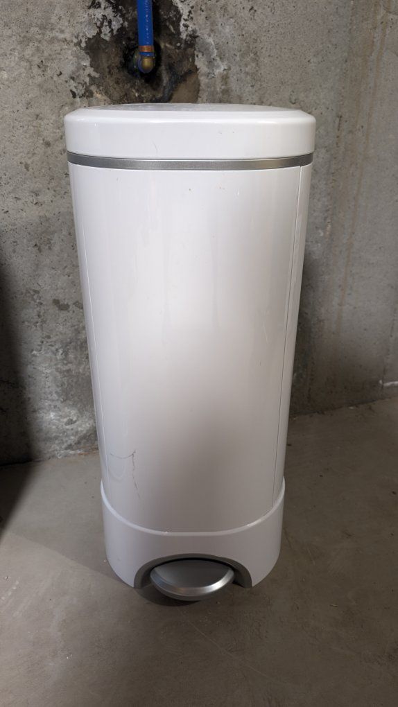 Diaper Pail + Refill Bags