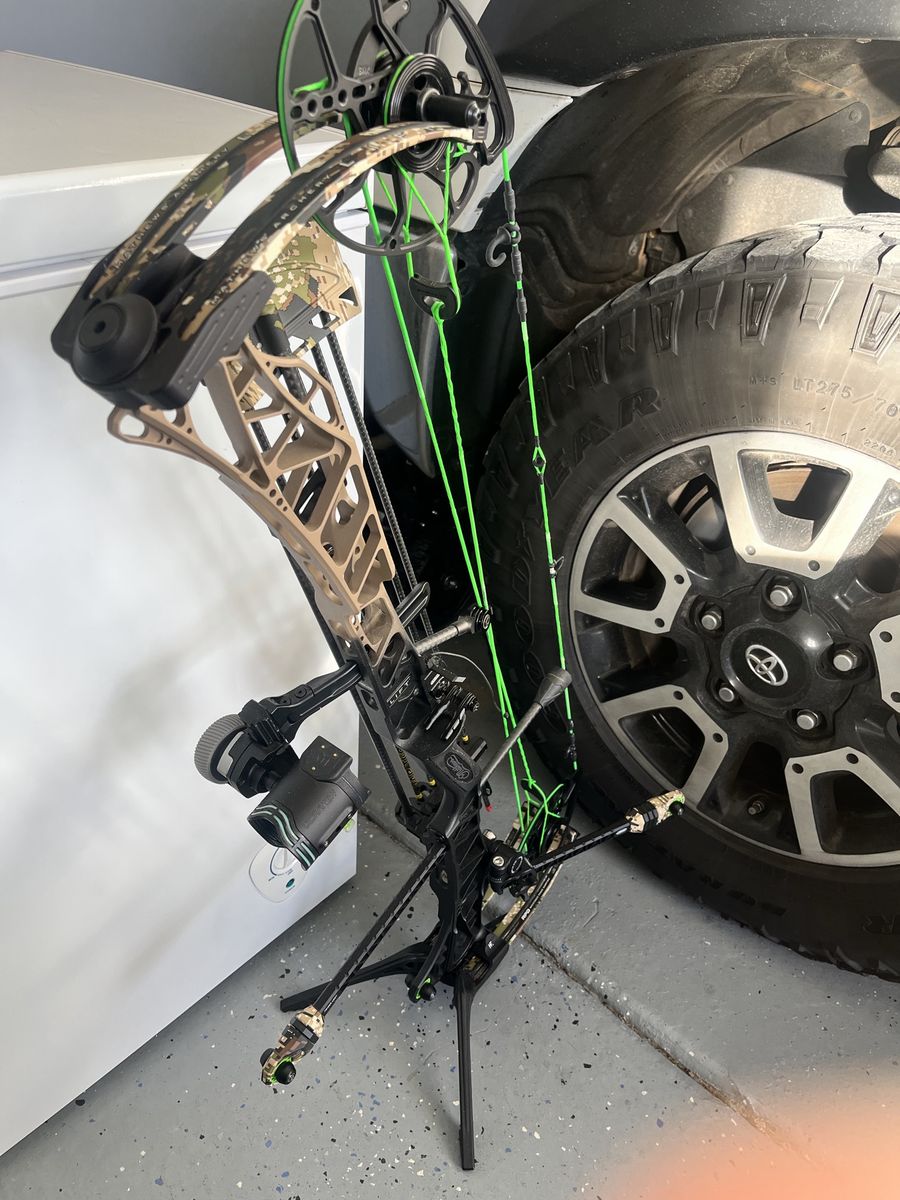 Mathews Lift 33”