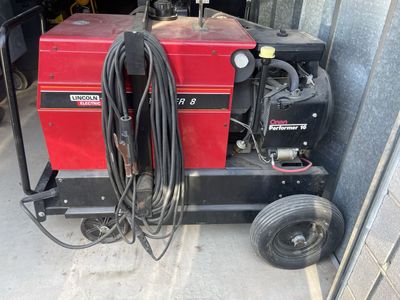 Lincoln Electric Ranger 8 Engine Driven Welder w/ Onan Performer 16 Engine