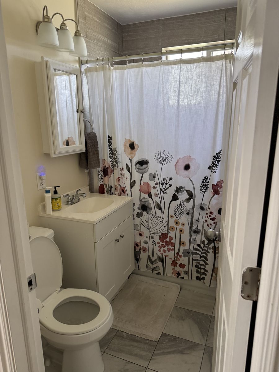 Female Room for Rent