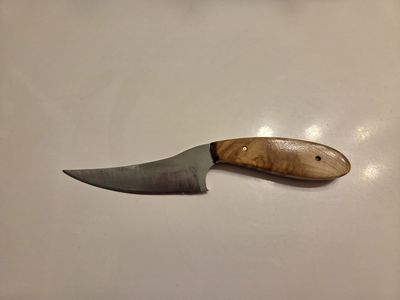 Mid-size skinner style knife with aspen burl handle