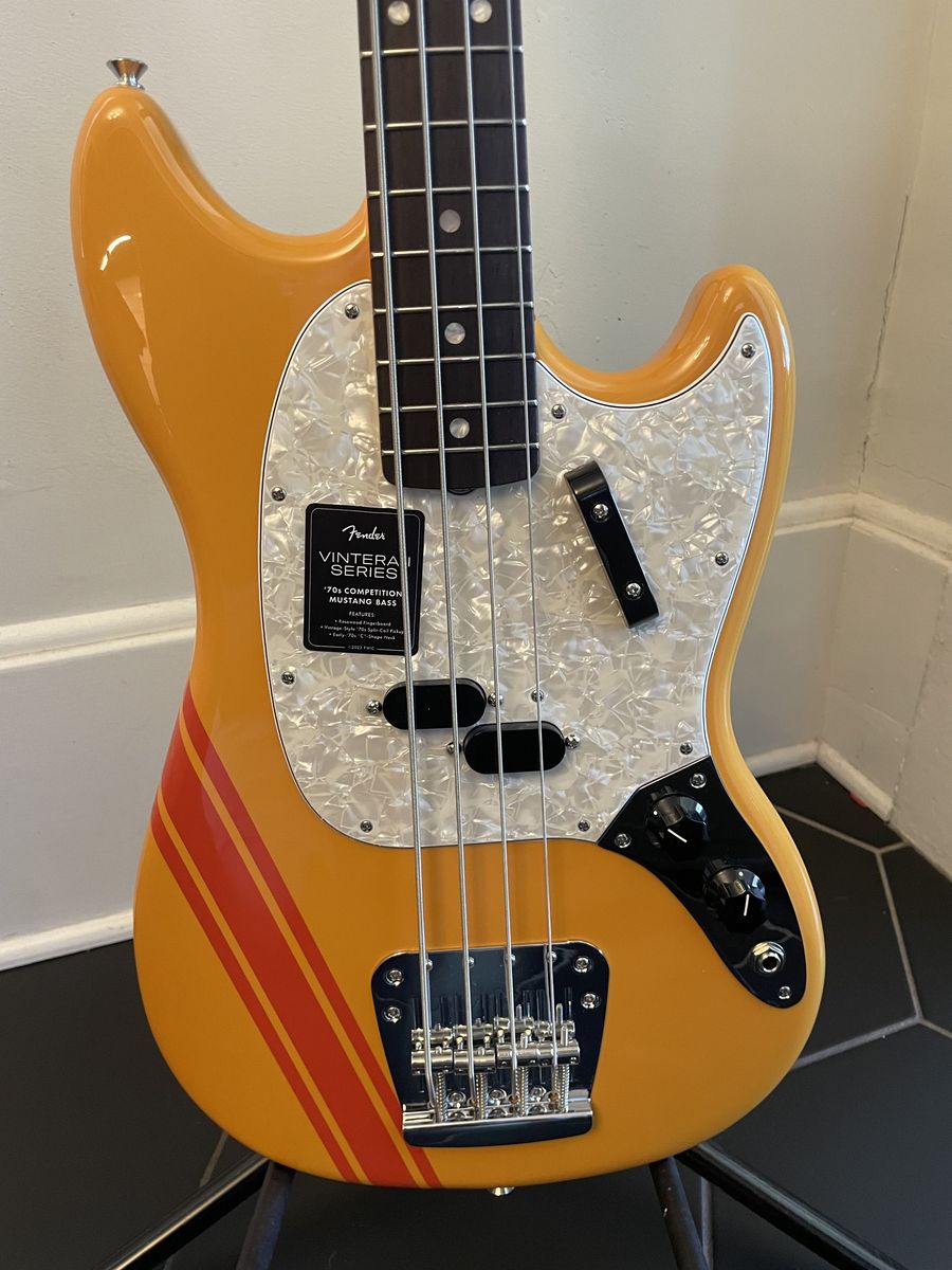 Fender Vintera II 70's Mustang Bass Competition Orange