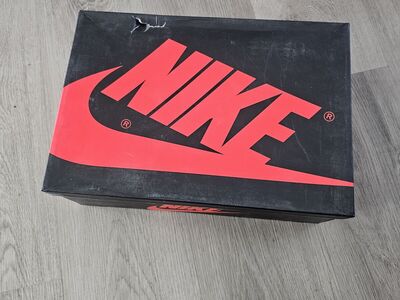 Jordan 1 bordeaux vnds 10.5m