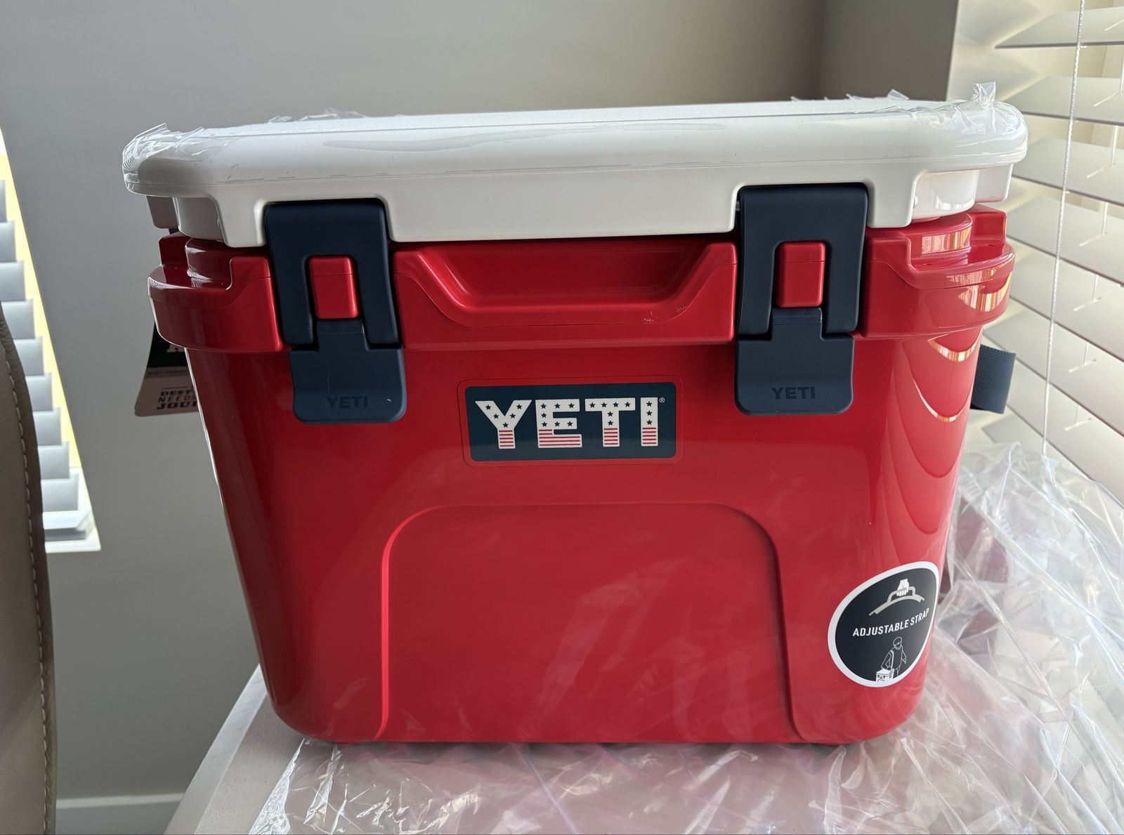 Yeti 15 hard cooler brand new 4th of July Limited Edition. Small personal day trip size.