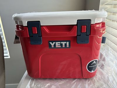 Yeti 15 hard cooler brand new 4th of July Limited Edition. Small personal day trip size.